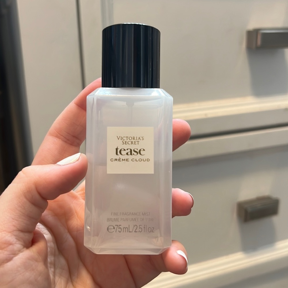 Victoria’s specter tease crème cloud perfume